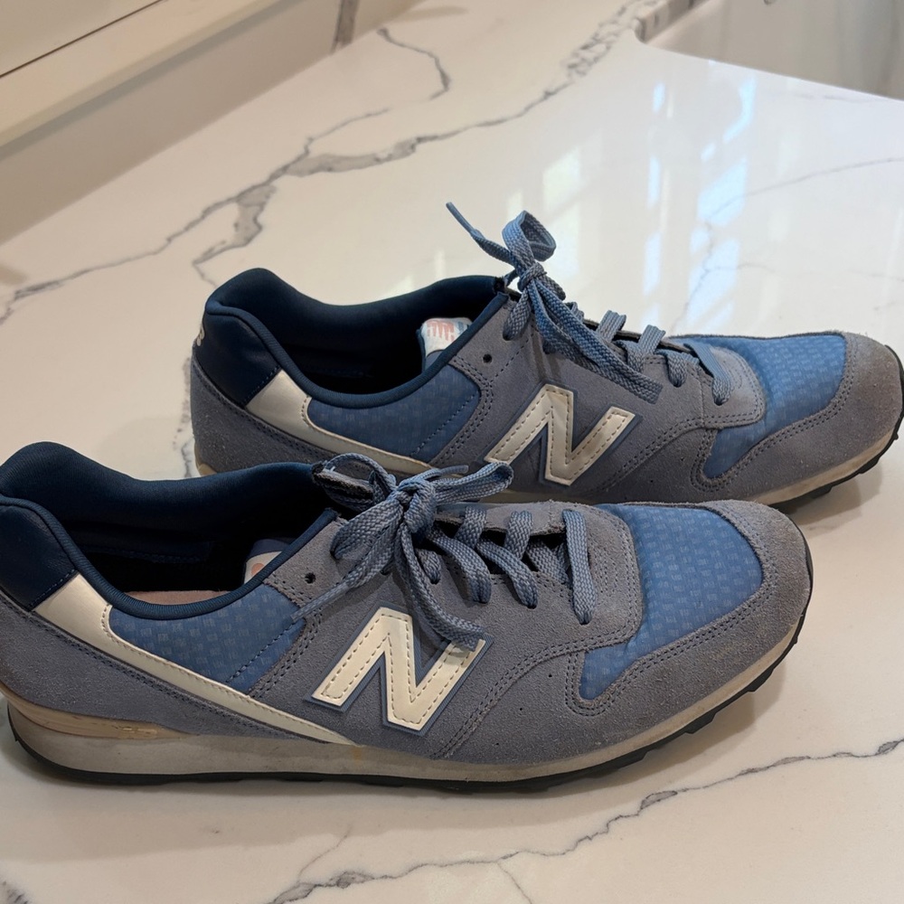 🎉Host Pick🎉 New Balance 696 blue suede & nylon athletic shoes